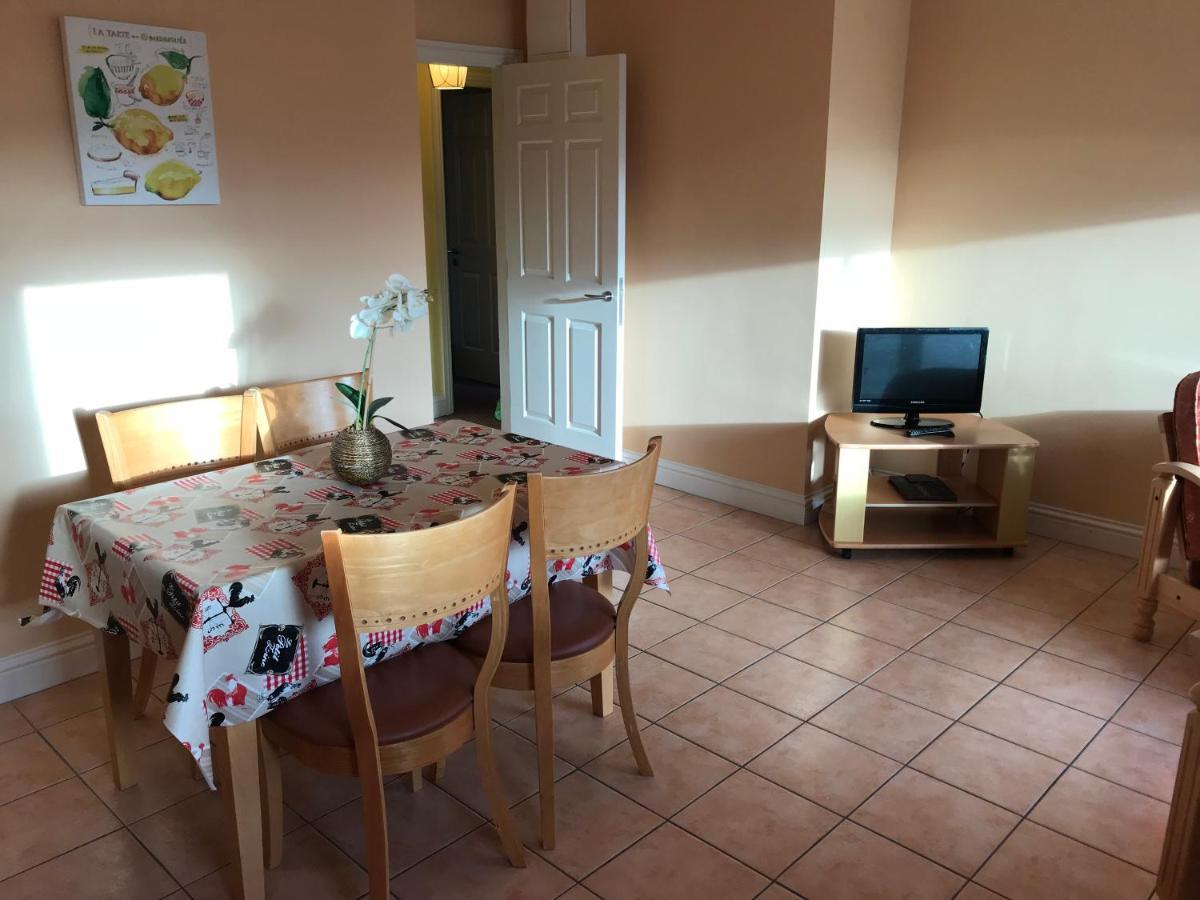 Kings Court Holiday Apartments Tralee Extérieur photo
